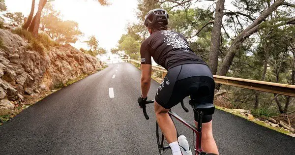 optimalus raumenų įtempimas važiuojant dviračiu.