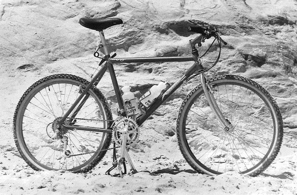 pirmasis kalnų dviratis